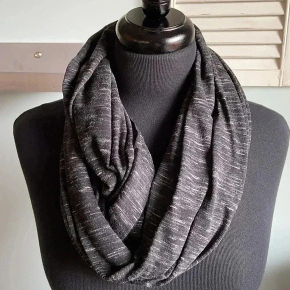 Oakley  Infinity scarf - Picture 1 of 2